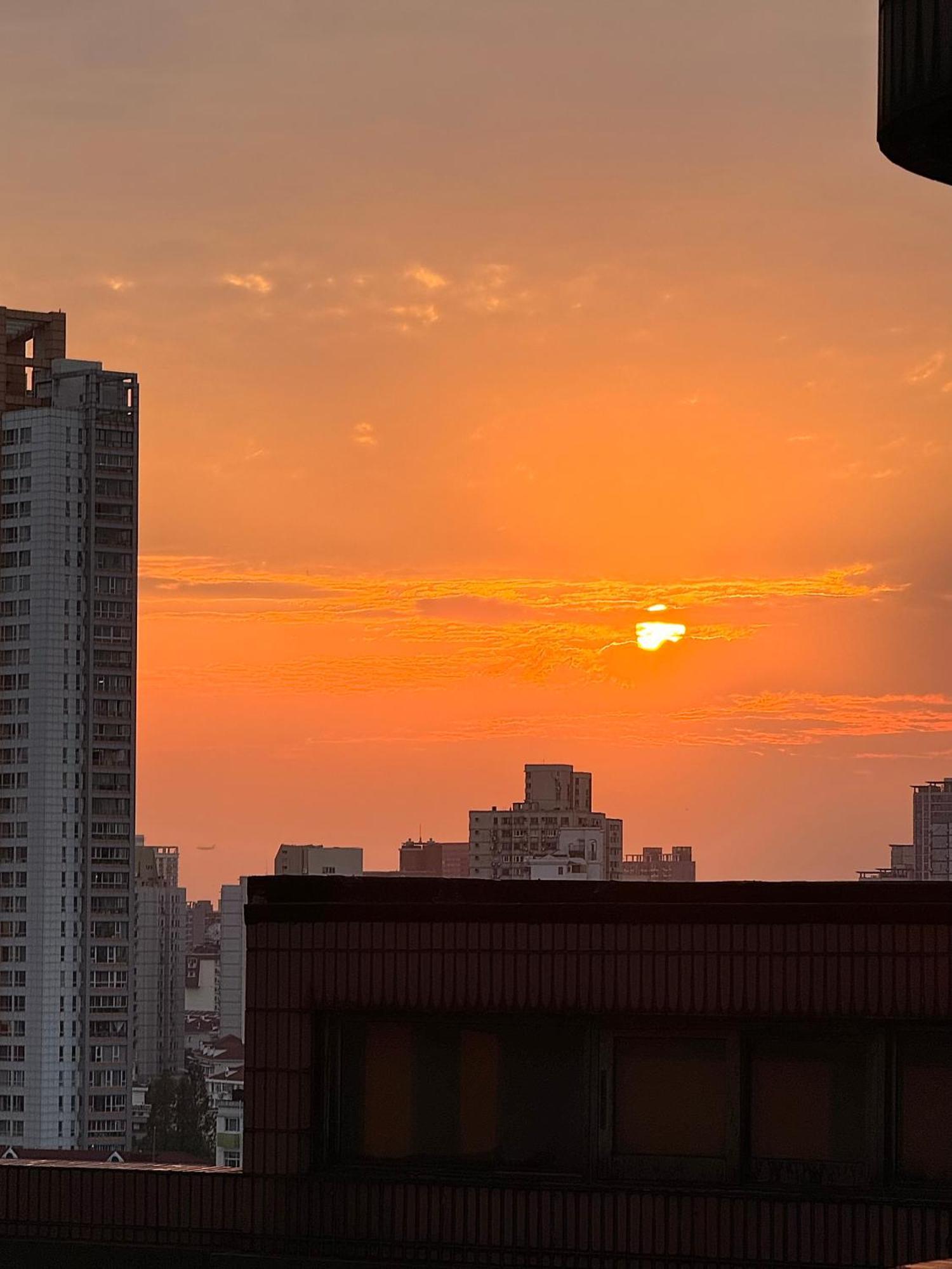 Tonight Jing'an Temple Shenle Building
